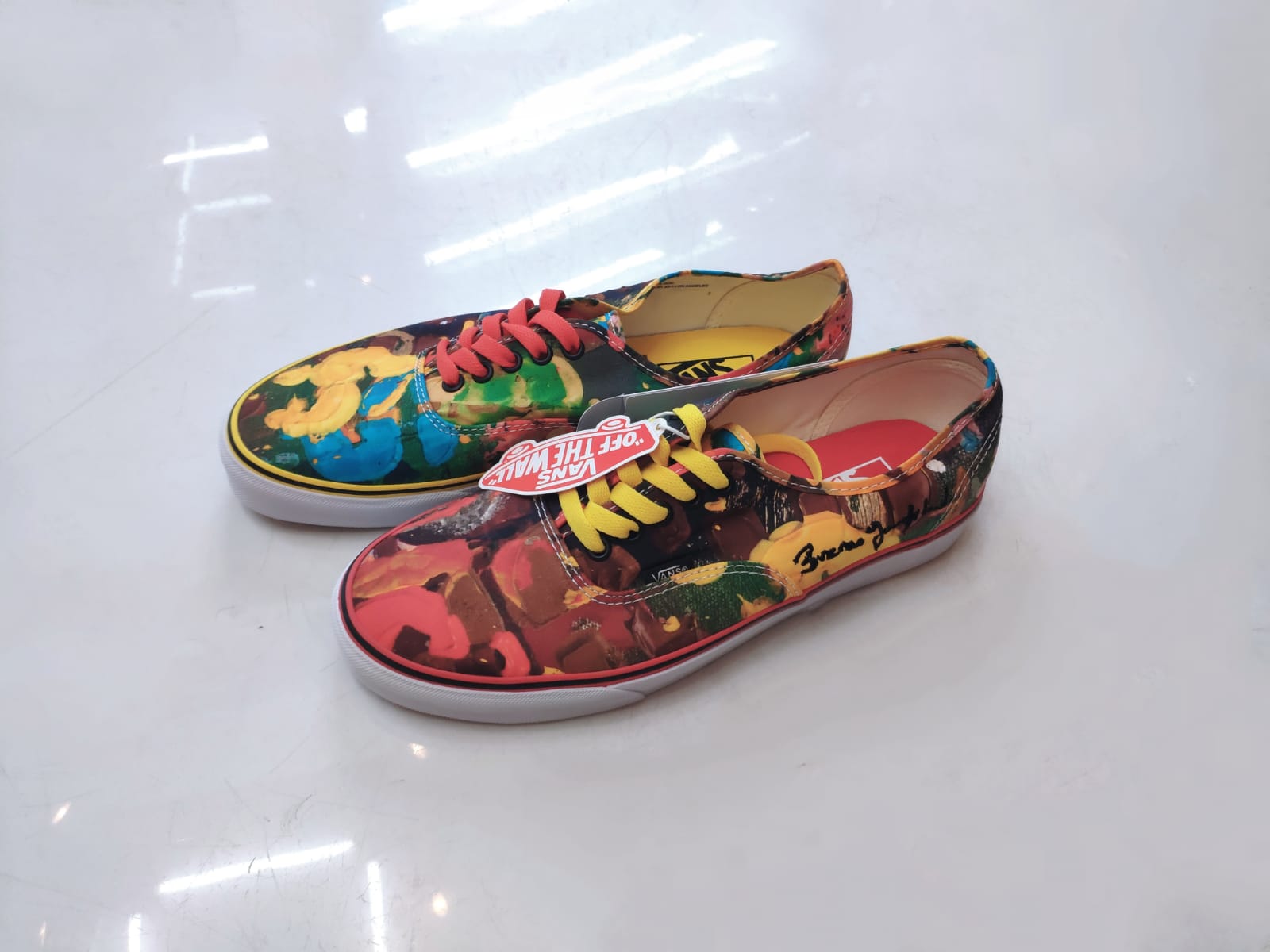 Tênis Vans Authentic X Moca Brenna Youngblood True White 