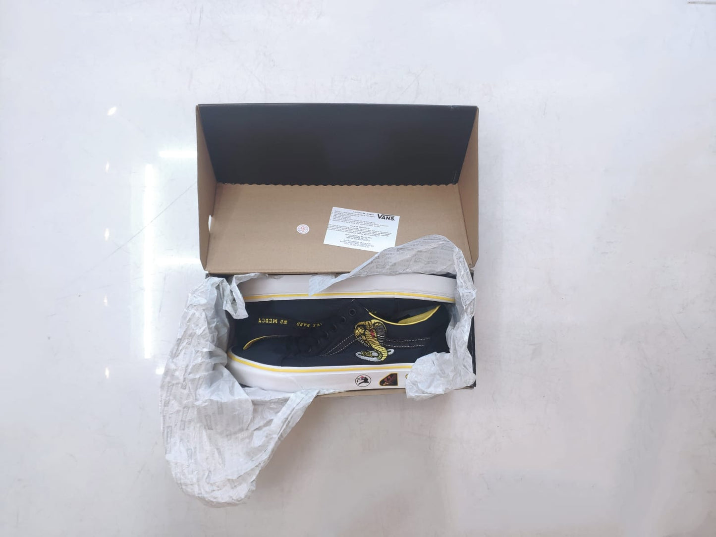 Tênis Vans Old Skool Cobra Kai Black Yellow White / Preto 42BR