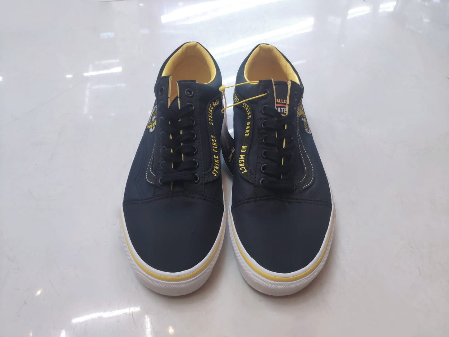 Tênis Vans Old Skool Cobra Kai Black Yellow White / Preto 42BR