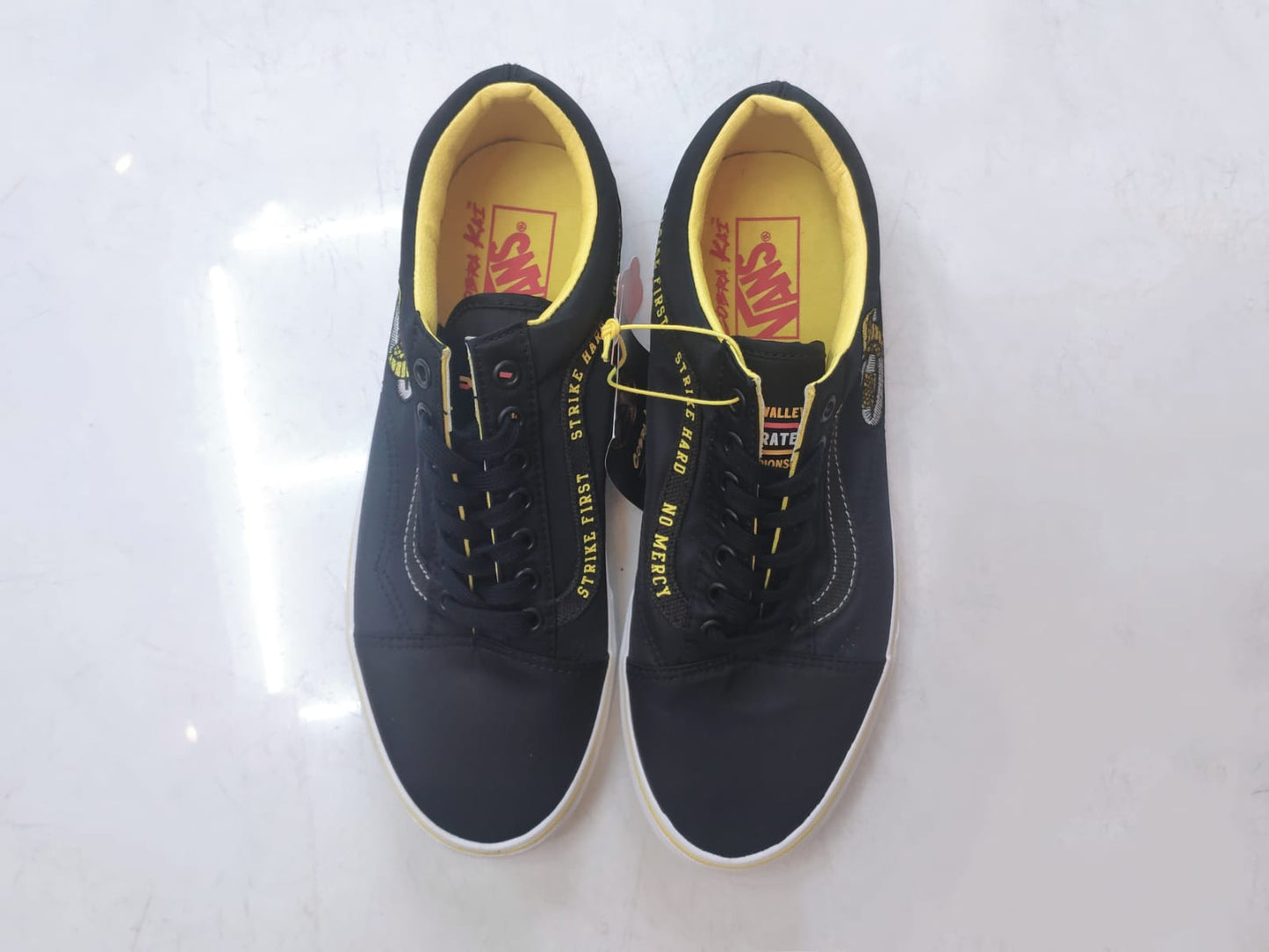 Tênis Vans Old Skool Cobra Kai Black Yellow White / Preto 42BR