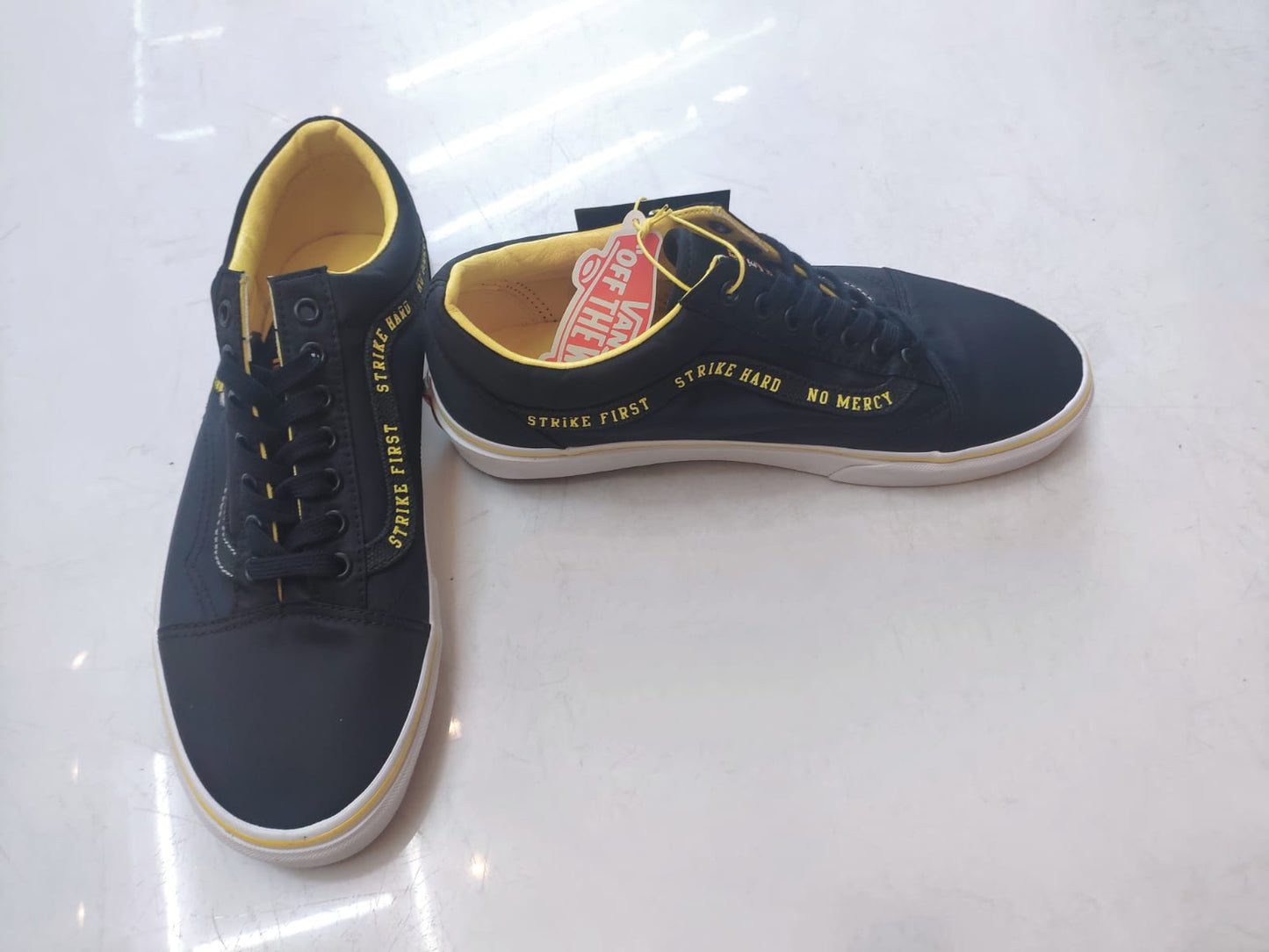 Tênis Vans Old Skool Cobra Kai Black Yellow White / Preto 42BR