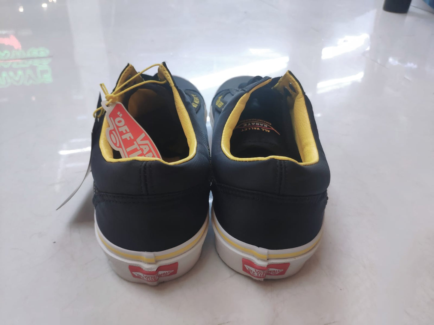 Tênis Vans Old Skool Cobra Kai Black Yellow White / Preto 42BR