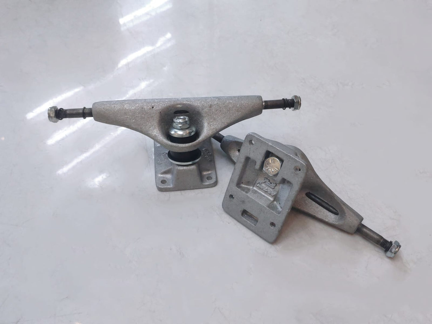 Trucks Gullwing Neil Carver USA 145 mm