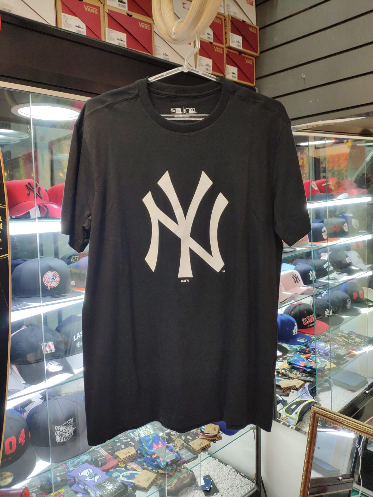 Camiseta New Era Basica ES Sen Logo / Preto NY
