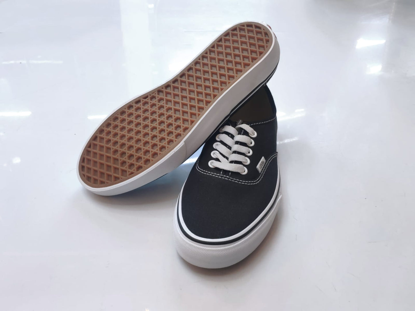 Tênis Vans Authentic Black/Preto