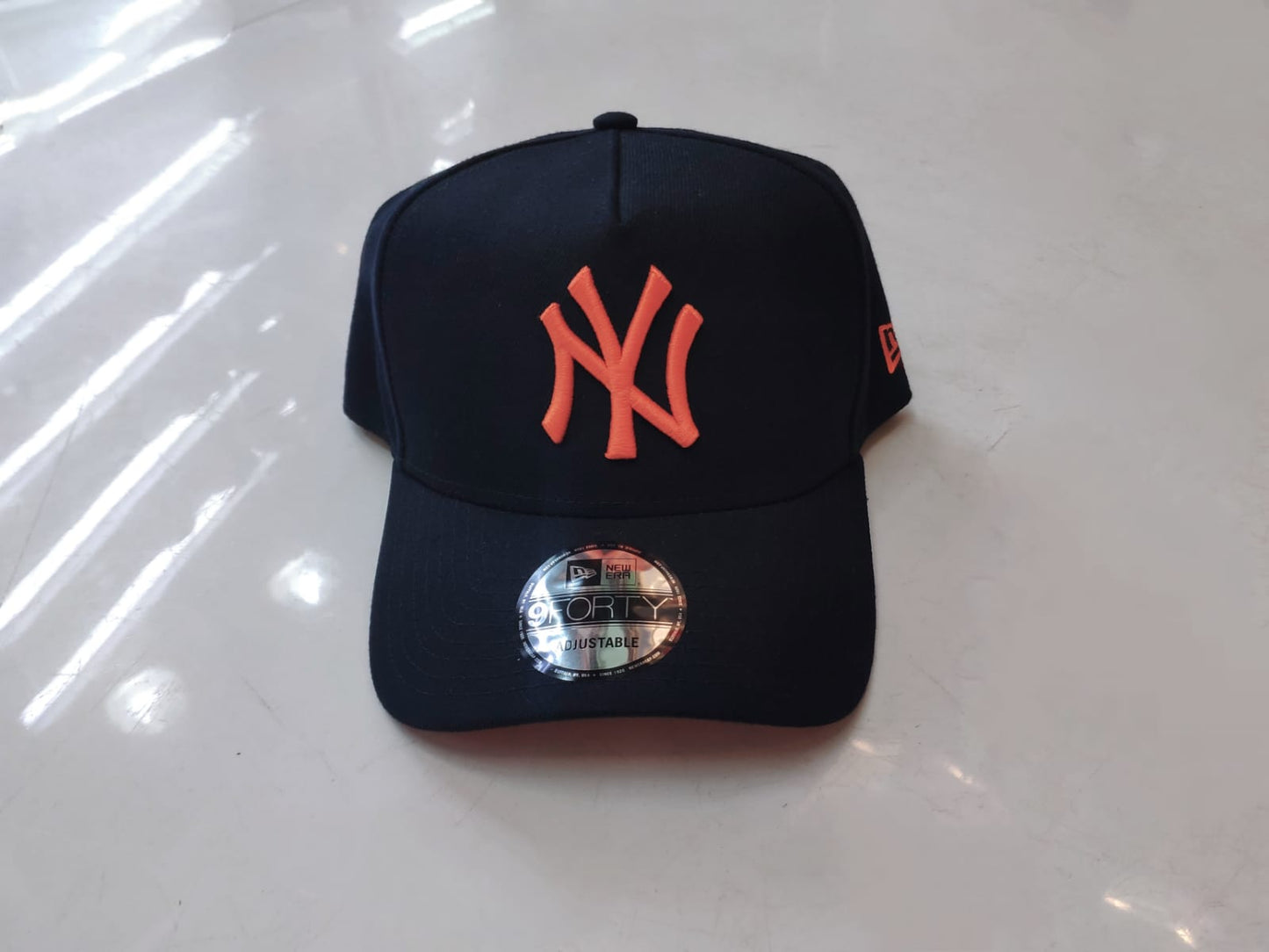 Bone New Era 9FORTY A-FRAME New York Yankees Azul Marinho / Laranja