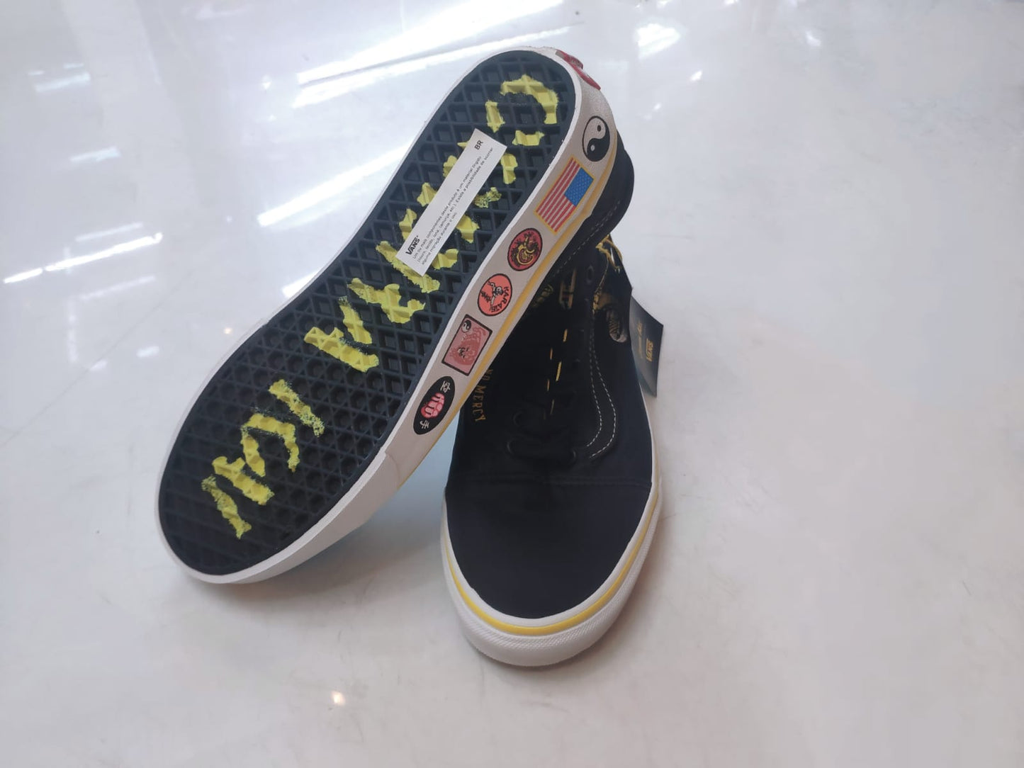 Tênis Vans Old Skool Cobra Kai Black Yellow White / Preto