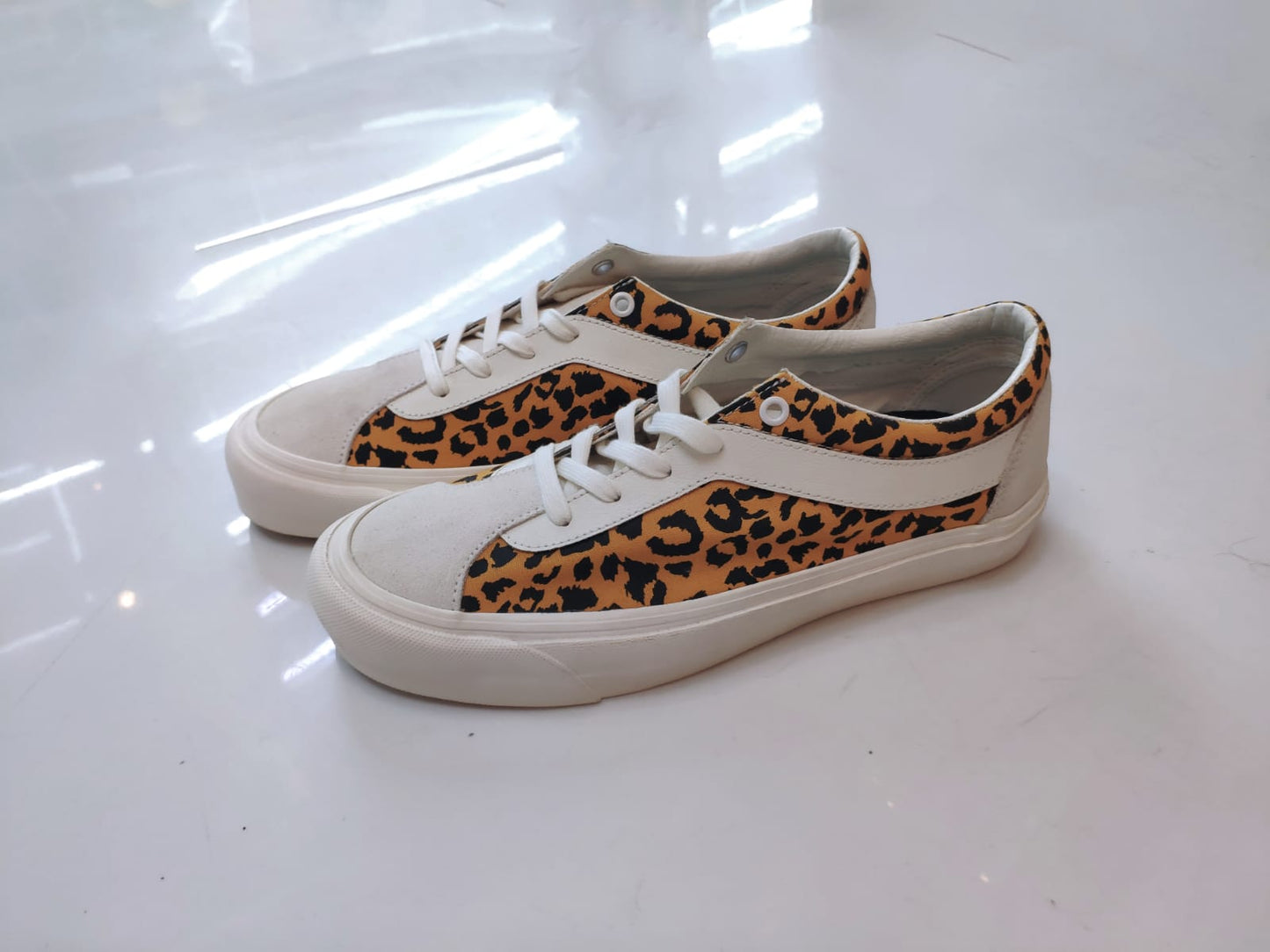 Tênis Vans  UA Bold Ni  LPRD  / White