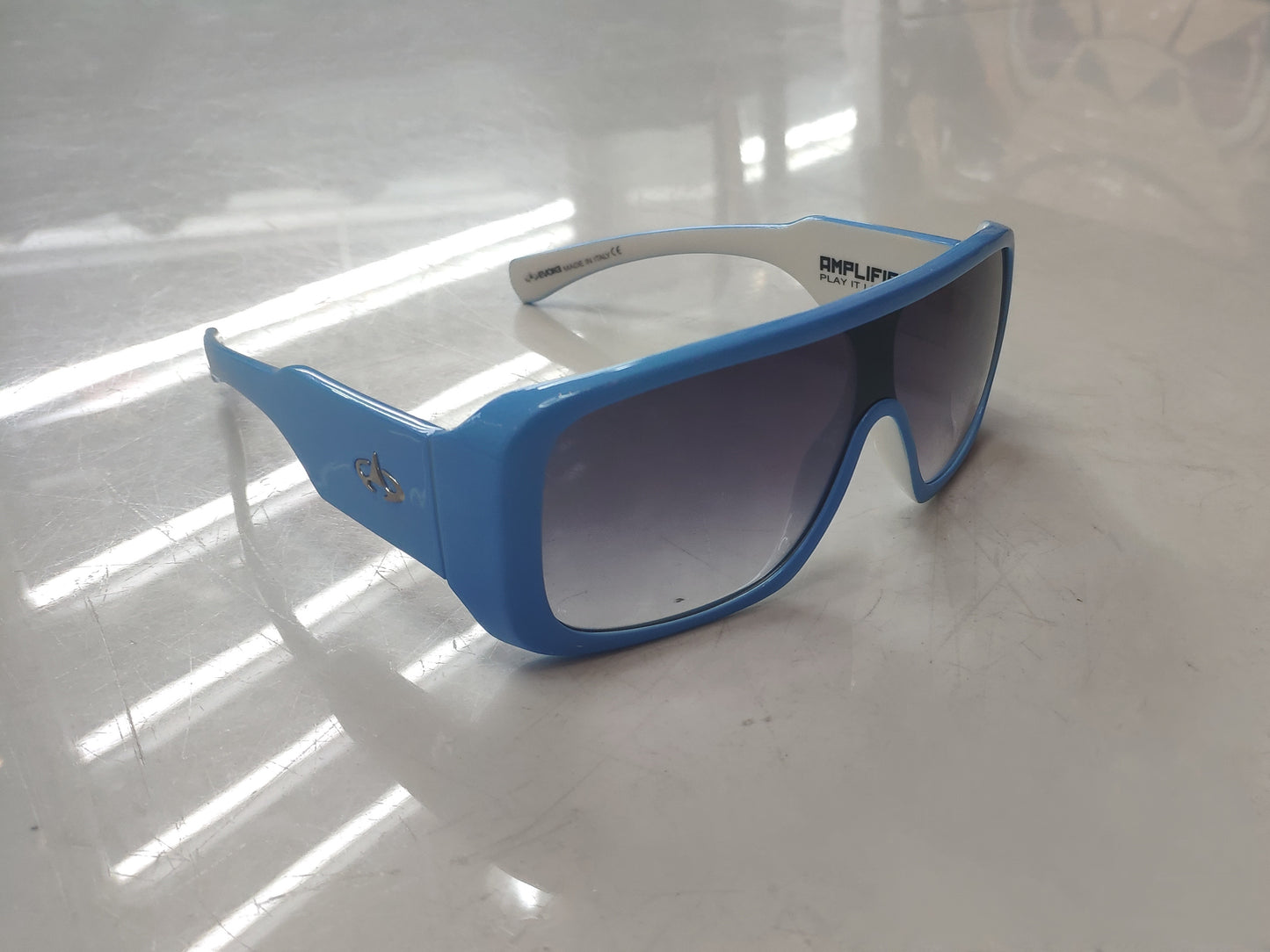 Oculos de Sol Evoke Amplifier