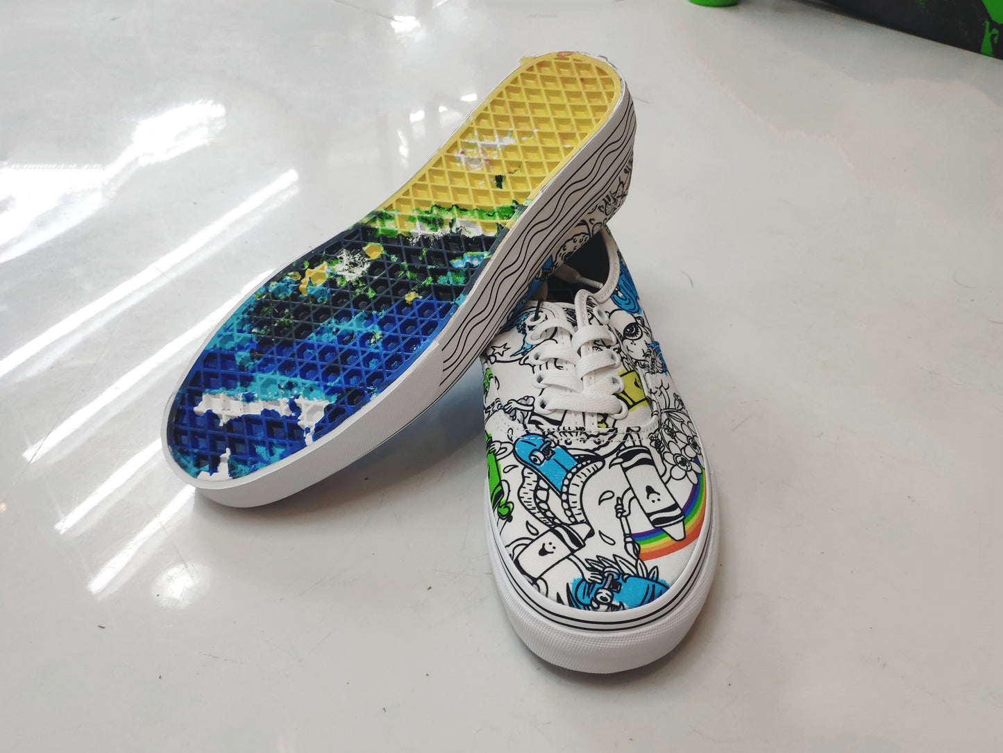 Tênis Vans Authentic Crayola Diy/ Sketch Your